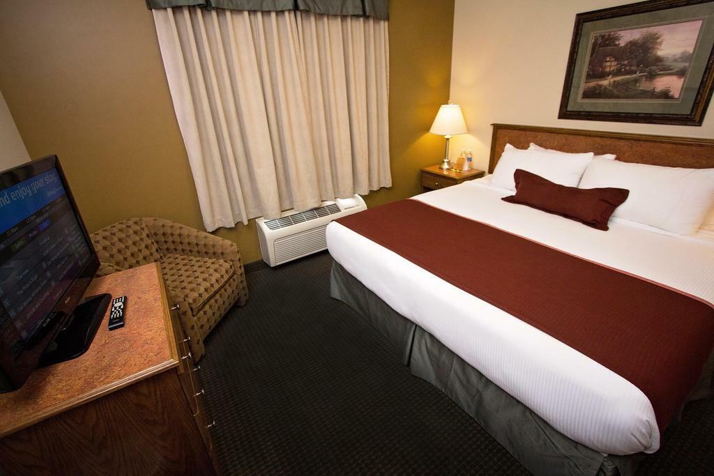 Service Plus Inns & Suites Drayton Valley Exterior photo